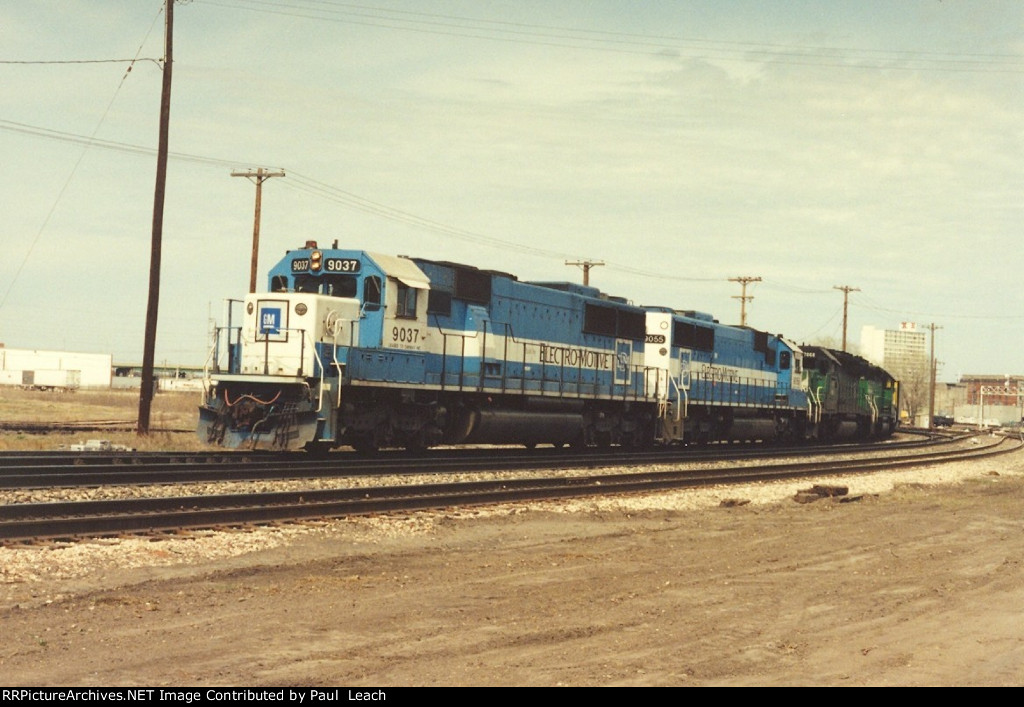 Coal empties approach the yard
